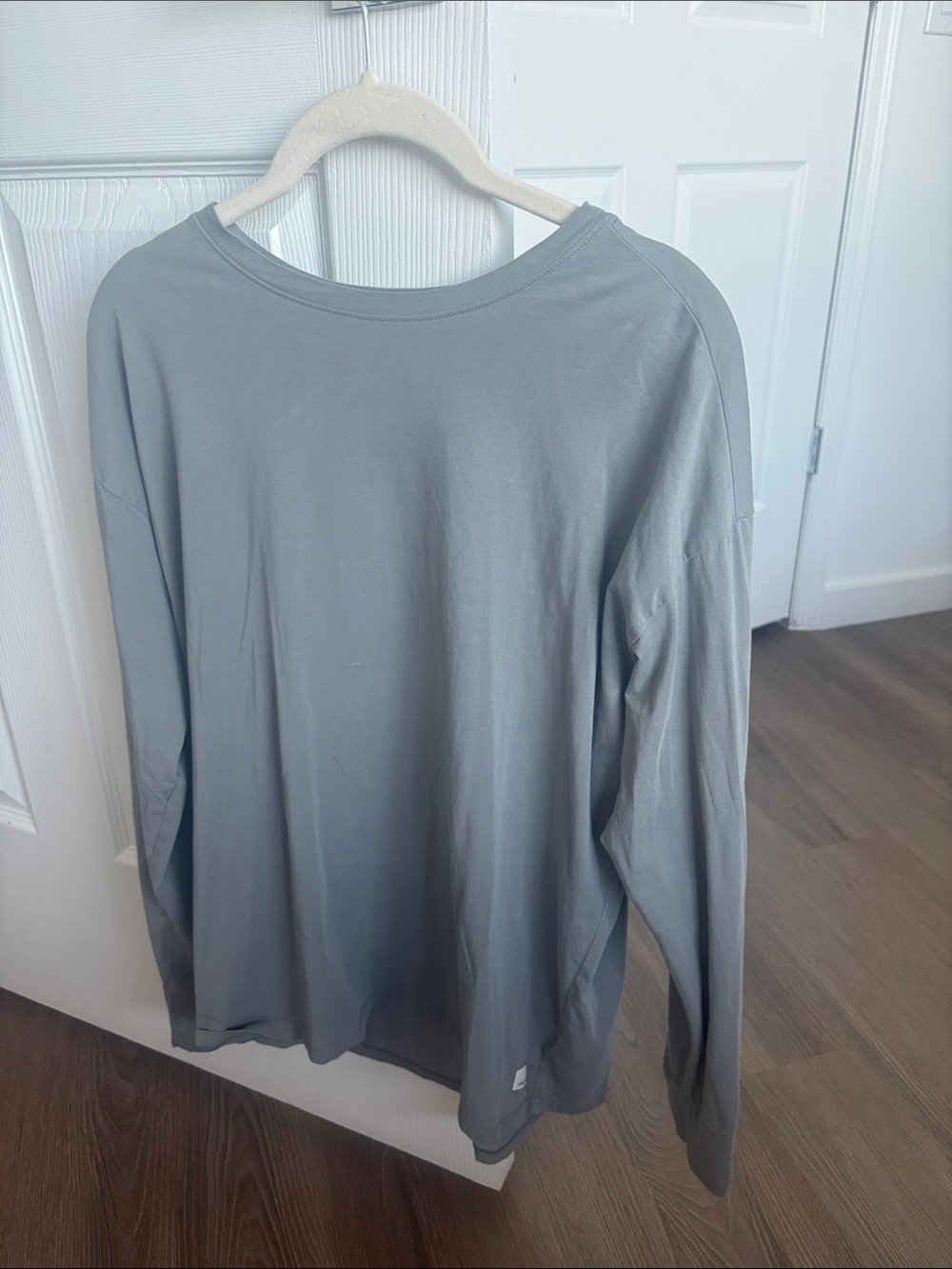 Vuori Women's Long Sleeve Crew Top - Slate